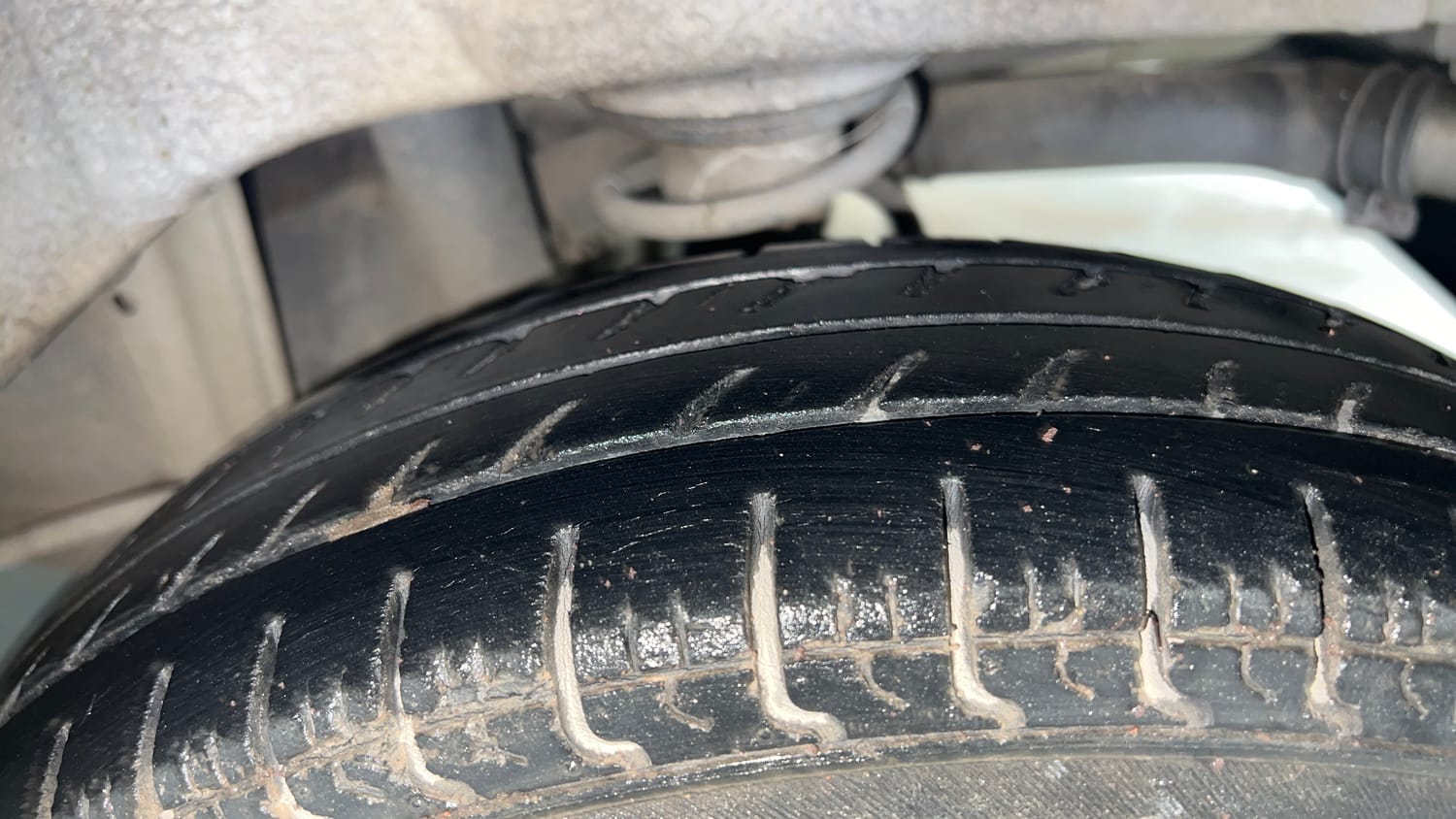 Used 2017 Maruti Suzuki Alto 800 LXi Petrol Manual tyres LEFT REAR TYRE TREAD VIEW