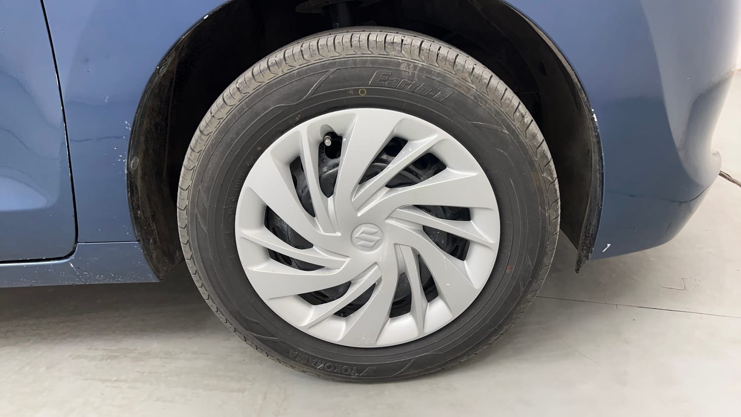 Used 2017 Maruti Suzuki Baleno Delta 1.2 Petrol Manual tyres RIGHT FRONT TYRE RIM VIEW