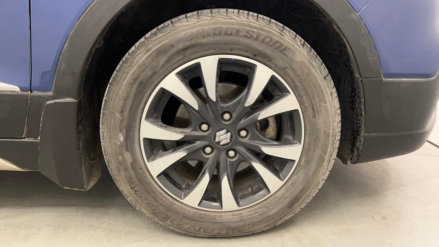 Used 2017 Maruti Suzuki S-Cross Alpha 1.3 Diesel Manual tyres RIGHT FRONT TYRE RIM VIEW