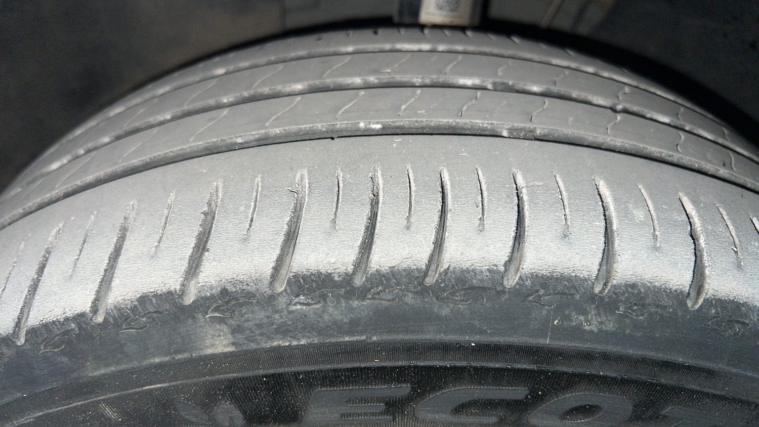 Used 2023 Skoda Slavia Style 1.0L TSI AT Petrol Automatic tyres LEFT FRONT TYRE TREAD VIEW