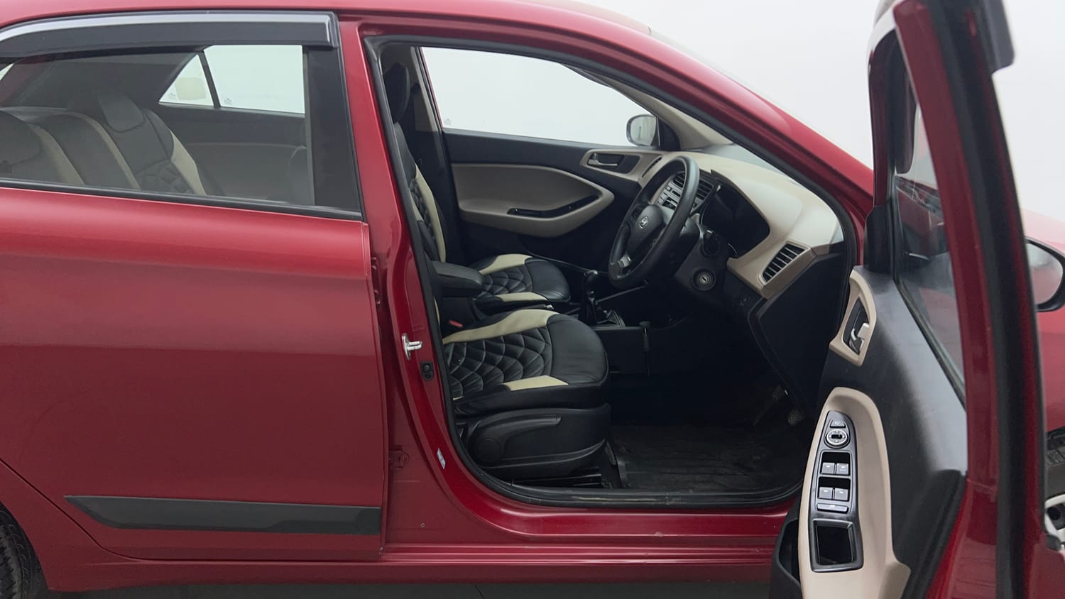 Used 2015 Hyundai Elite i20 Sportz 1.2 Petrol Manual interior RIGHT SIDE FRONT DOOR CABIN VIEW