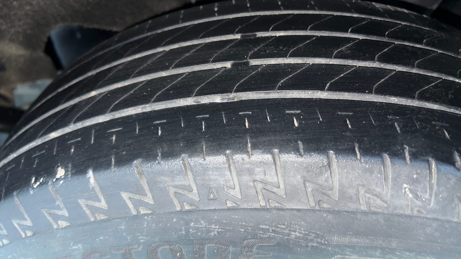 Used 2017 Maruti Suzuki Baleno Delta 1.2 Petrol Manual tyres LEFT REAR TYRE TREAD VIEW