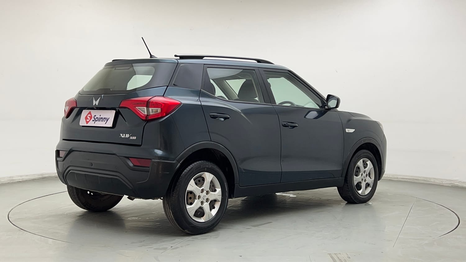 Used 2022 Mahindra XUV 300 W6 1.2 Petrol Petrol Manual exterior RIGHT REAR CORNER VIEW