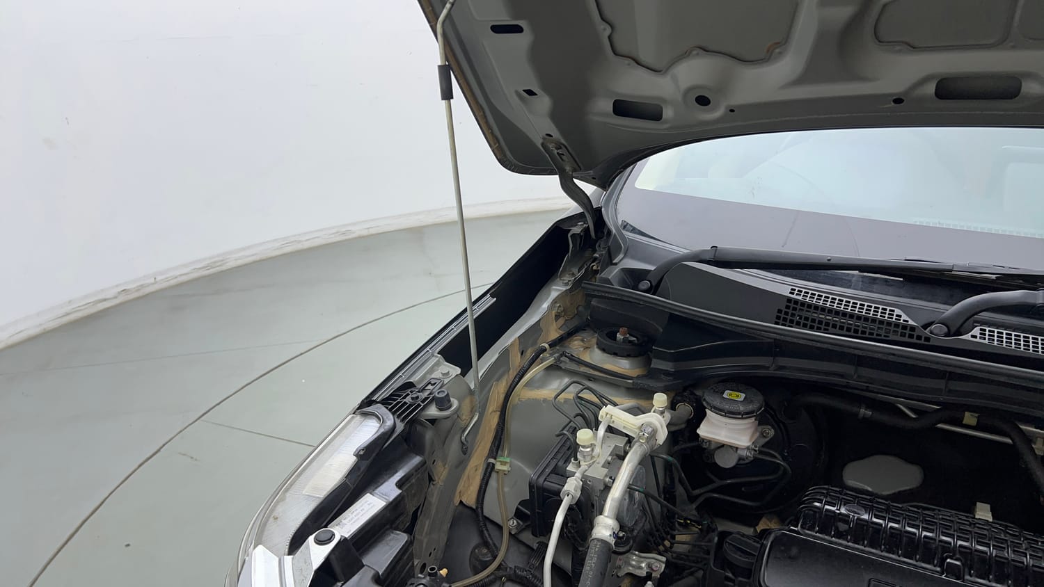 Used 2025 Honda Amaze VX 1.2 Petrol CVT Petrol Automatic engine ENGINE RIGHT SIDE HINGE & APRON VIEW