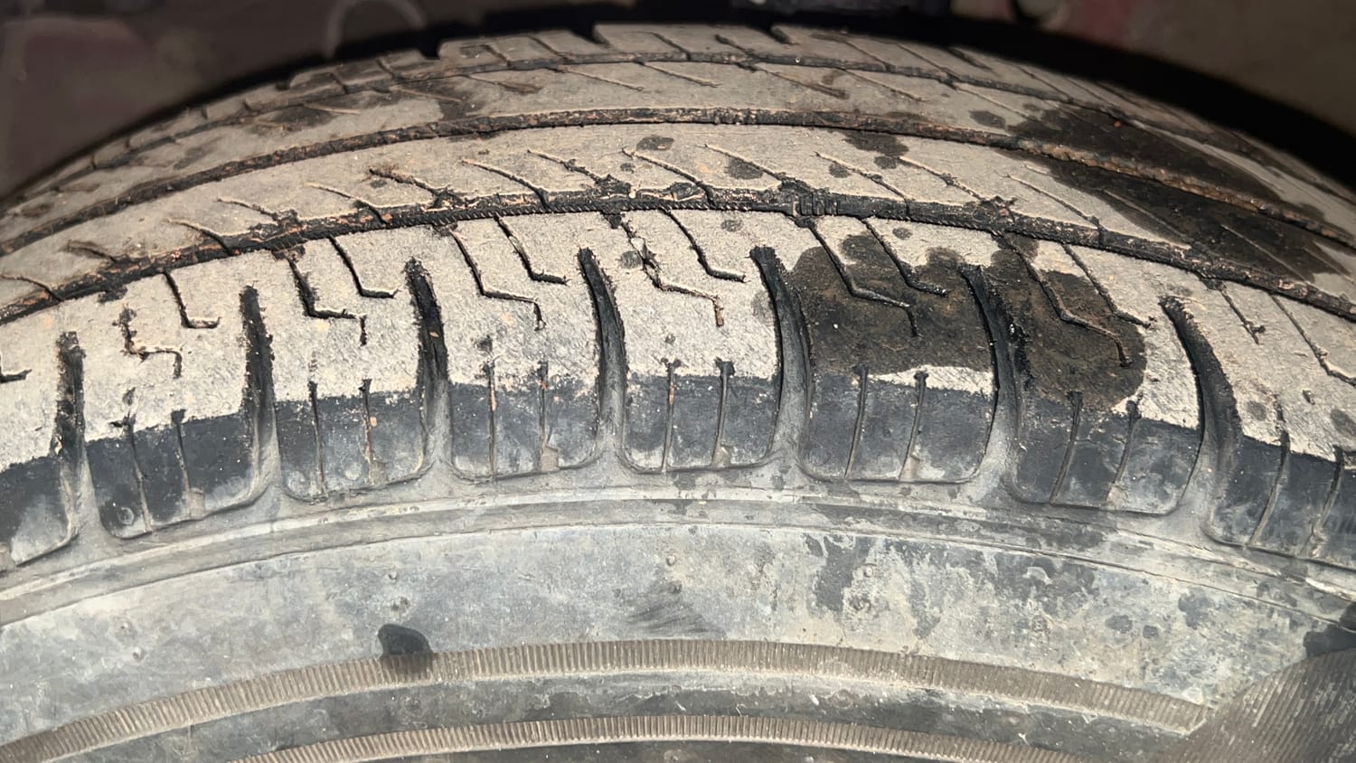 Used 2016 Maruti Suzuki Swift Dzire VXI Petrol Manual tyres LEFT FRONT TYRE TREAD VIEW
