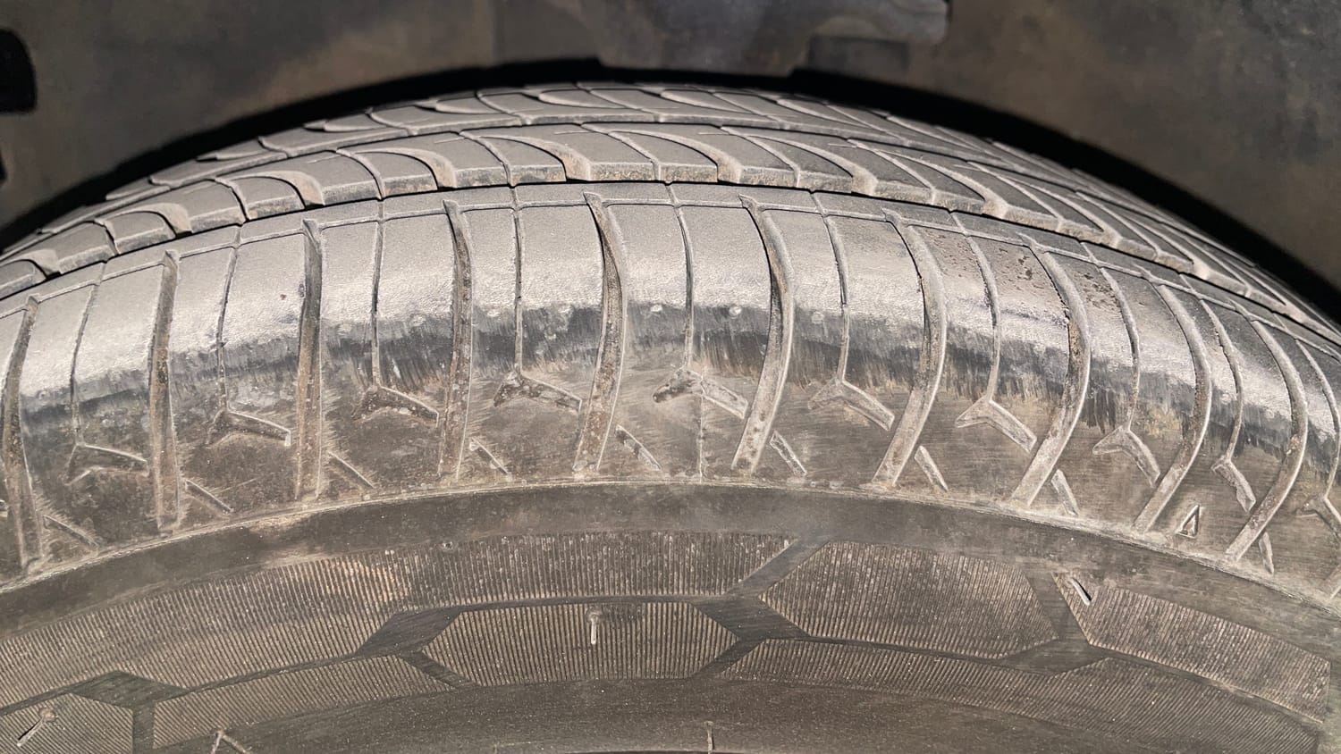 Used 2014 Hyundai i10 Sportz 1.1 iRDE2 Petrol Manual tyres LEFT FRONT TYRE TREAD VIEW