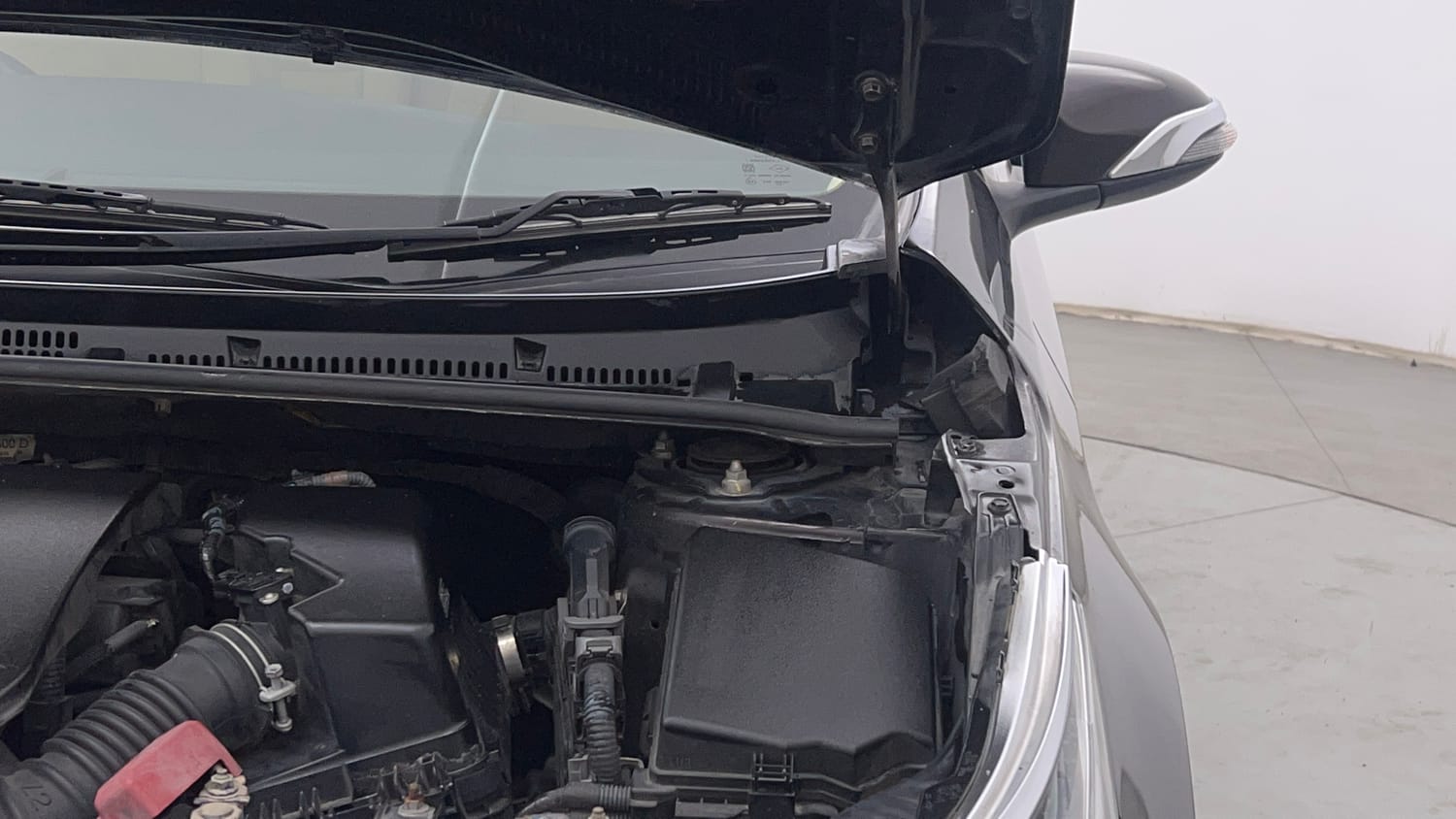 Used 2017 Toyota Corolla Altis VL CVT Petrol Petrol Automatic engine ENGINE LEFT SIDE HINGE & APRON VIEW