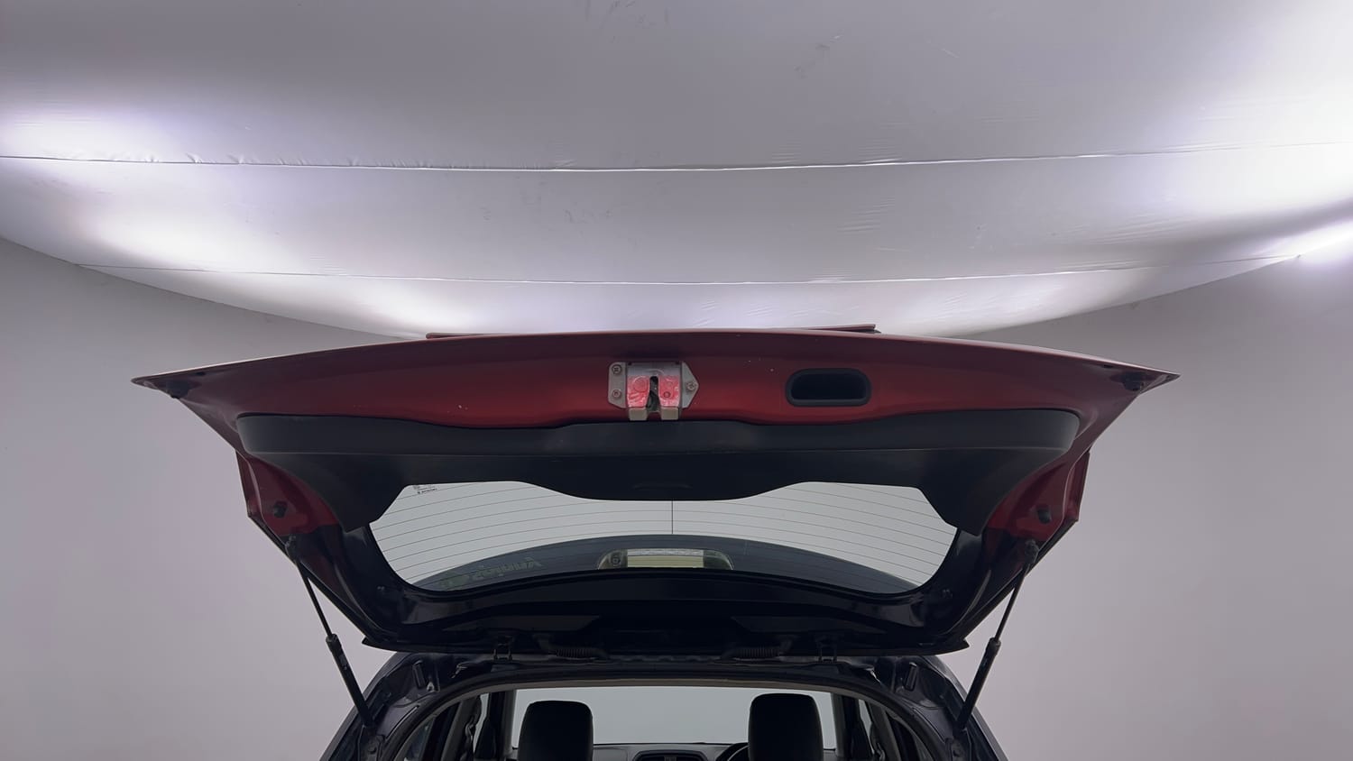 Used 2016 Maruti Suzuki Vitara Brezza [2016-2020] ZDi Plus Diesel Manual interior DICKY DOOR OPEN VIEW