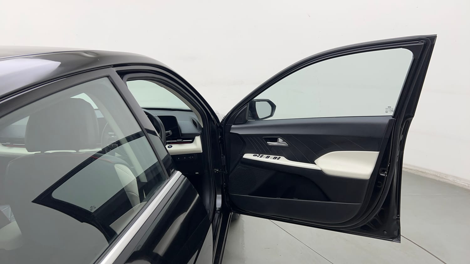 Used 2025 Hyundai Verna SX 1.5 Petrol IVT Petrol Automatic interior RIGHT FRONT DOOR OPEN VIEW