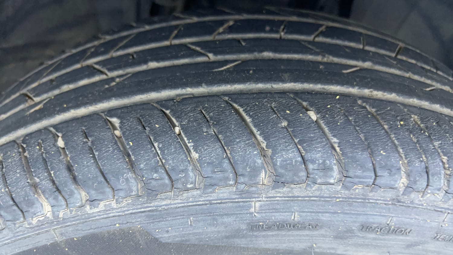 Used 2022 Renault Kiger RXT MT Petrol Manual tyres RIGHT FRONT TYRE TREAD VIEW