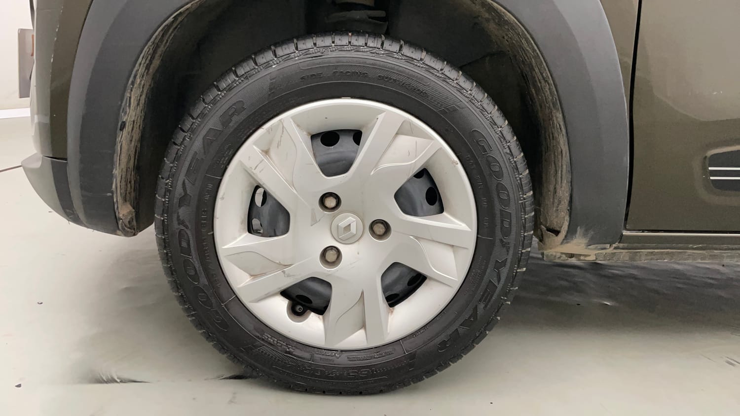 Used 2021 Renault Kwid RXT 1.0 AMT (O) Petrol Automatic tyres LEFT FRONT TYRE RIM VIEW