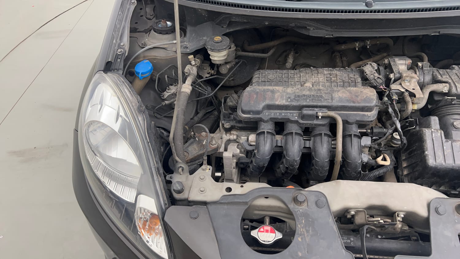 Used 2015 Honda Amaze 1.2 E i-VTEC Petrol Manual engine ENGINE RIGHT SIDE VIEW