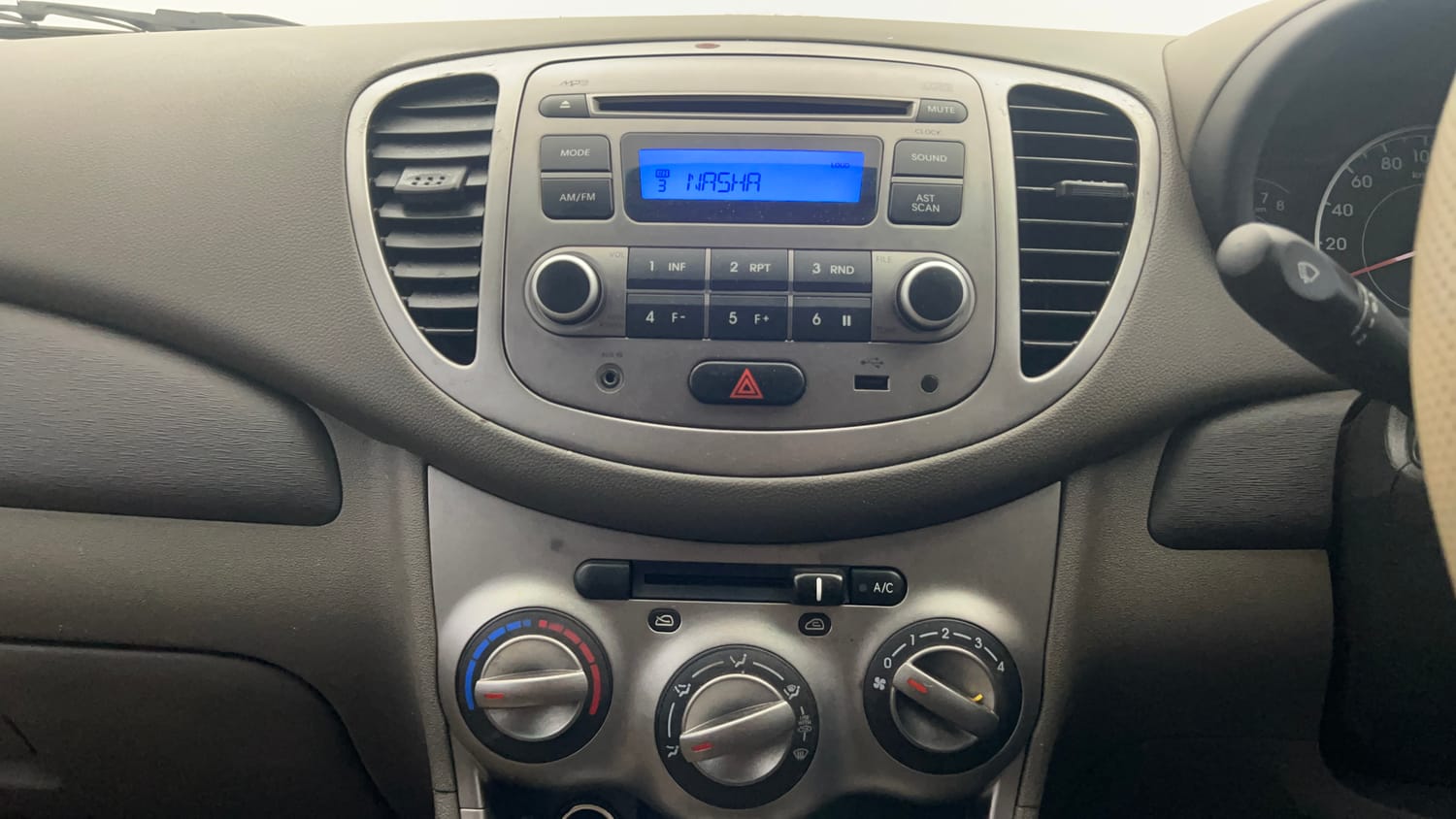 Used 2013 Hyundai i10 Magna 1.1 iRDE2 Petrol Manual interior MUSIC SYSTEM & AC CONTROL VIEW