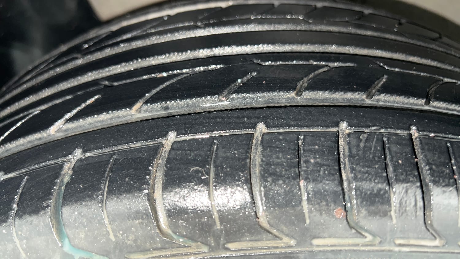 Used 2014 Hyundai Elite i20 Sportz 1.2 Petrol Manual tyres LEFT FRONT TYRE TREAD VIEW