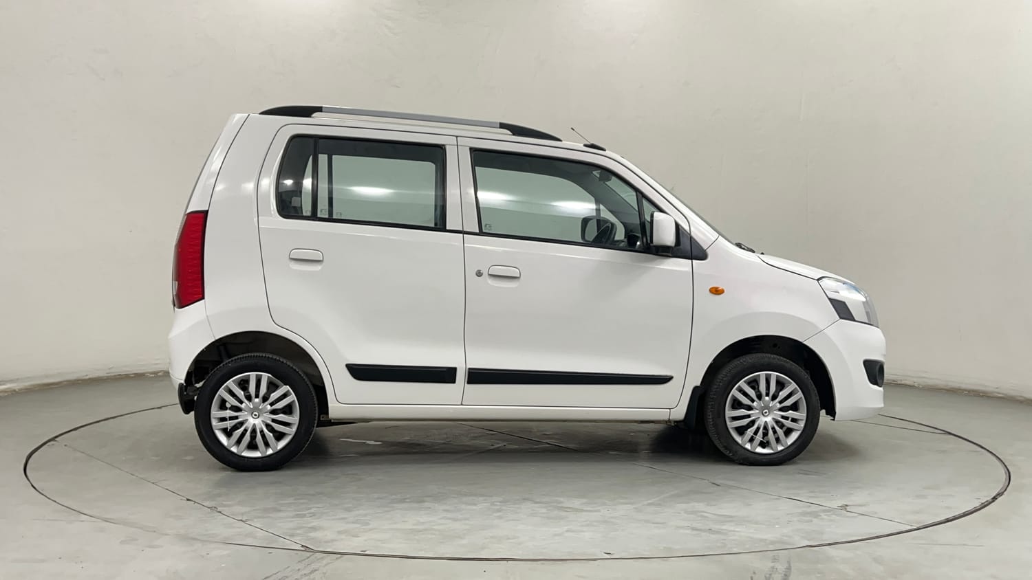 Used 2017 Maruti Suzuki Wagon R 1.0 VXI AMT Petrol Automatic exterior RIGHT SIDE VIEW