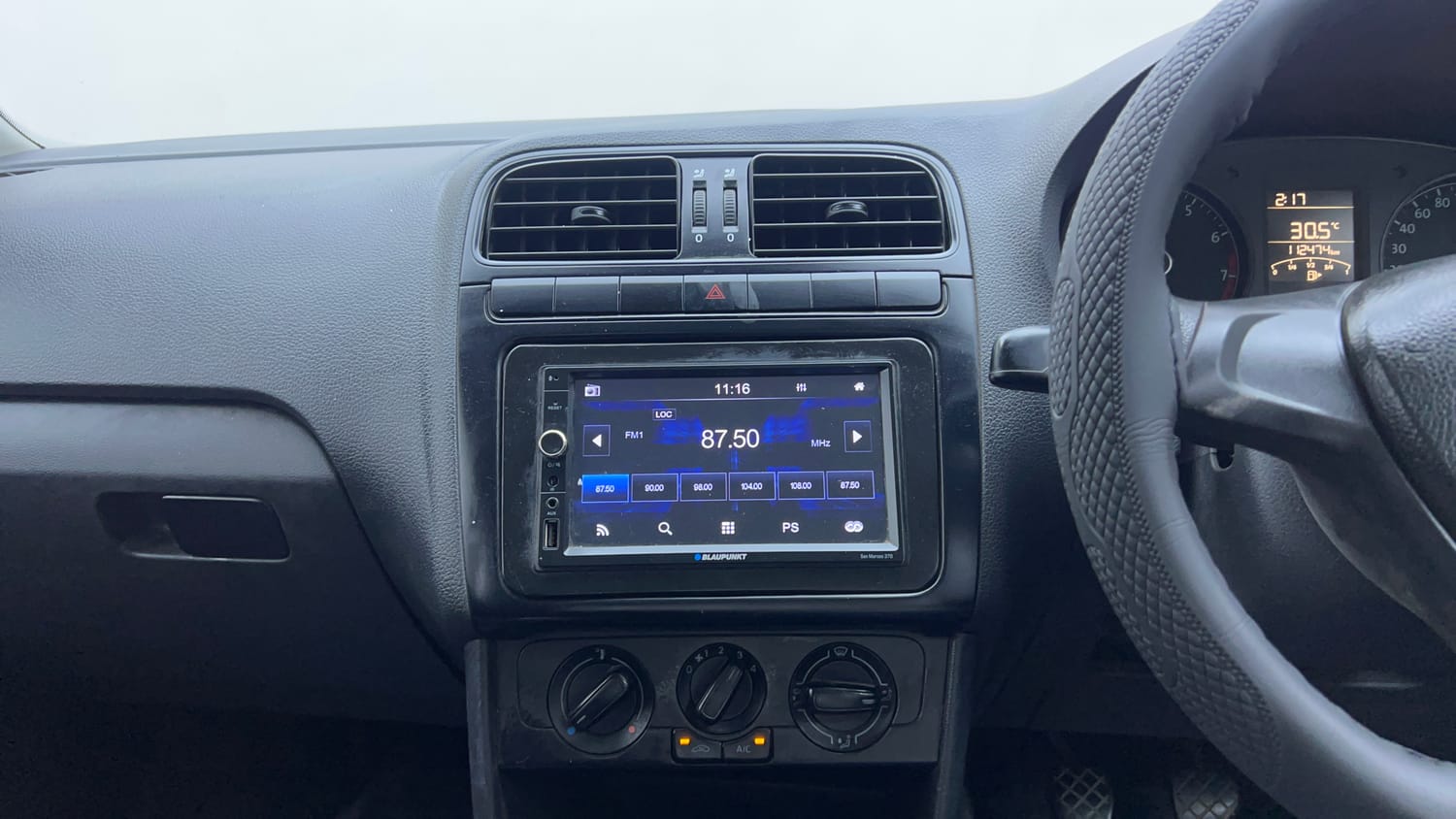 Used 2021 Volkswagen Polo Trendline 1.0L MPI Petrol Manual interior MUSIC SYSTEM & AC CONTROL VIEW