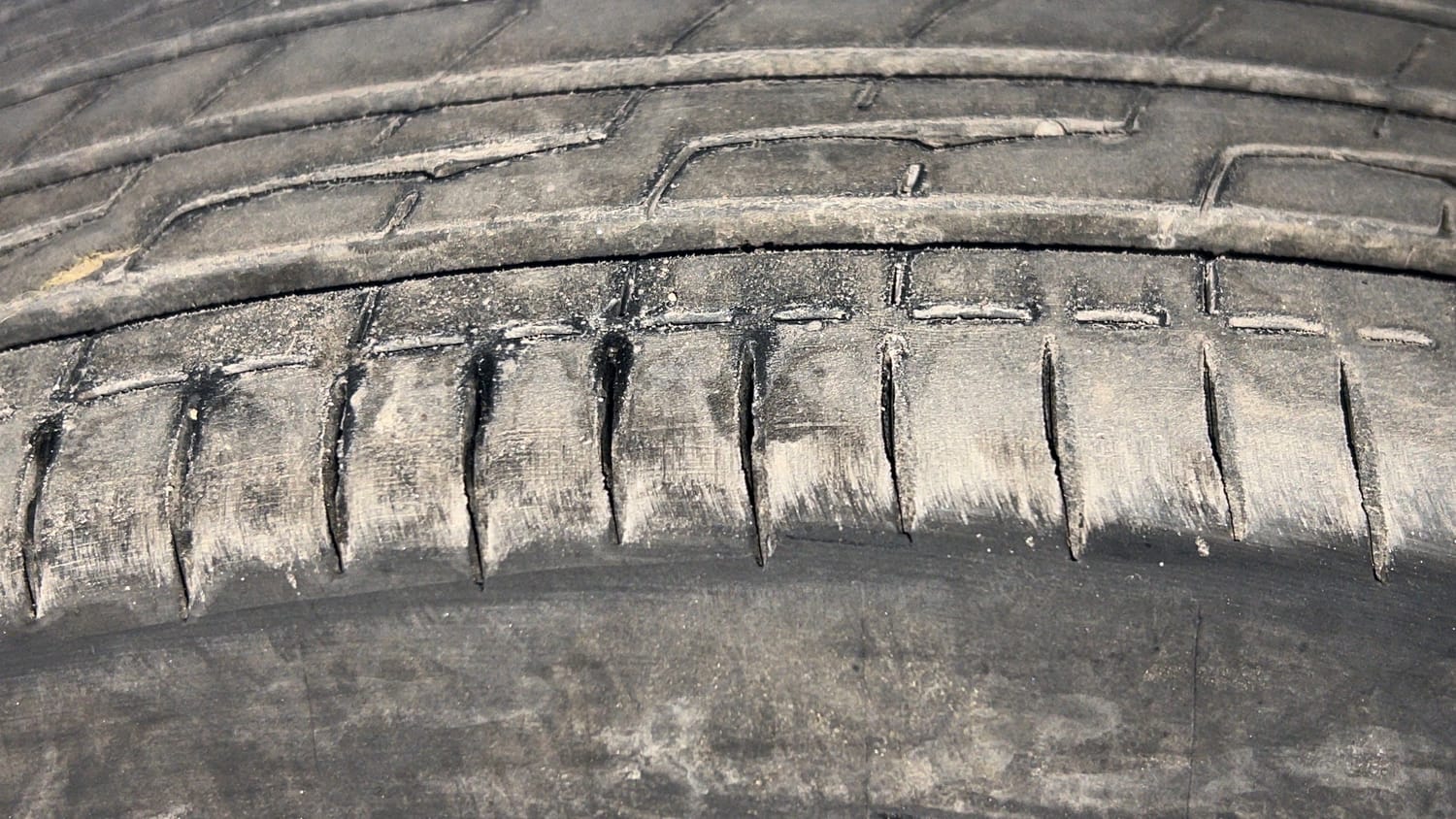 Used 2019 Maruti Suzuki Swift ZXi Plus Petrol Manual tyres LEFT FRONT TYRE TREAD VIEW
