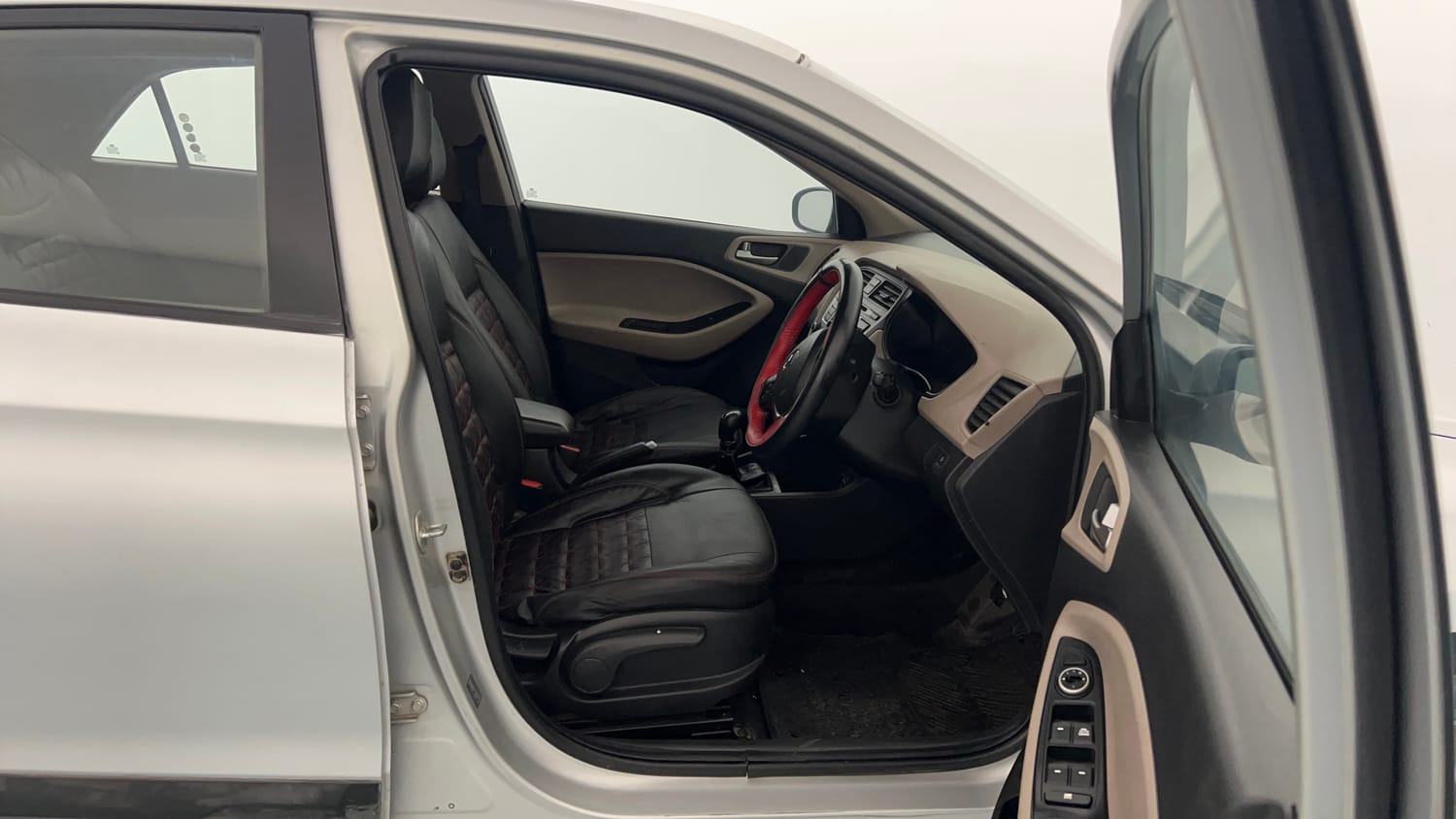 Used 2014 Hyundai Elite i20 Sportz 1.2 Petrol Manual interior RIGHT SIDE FRONT DOOR CABIN VIEW