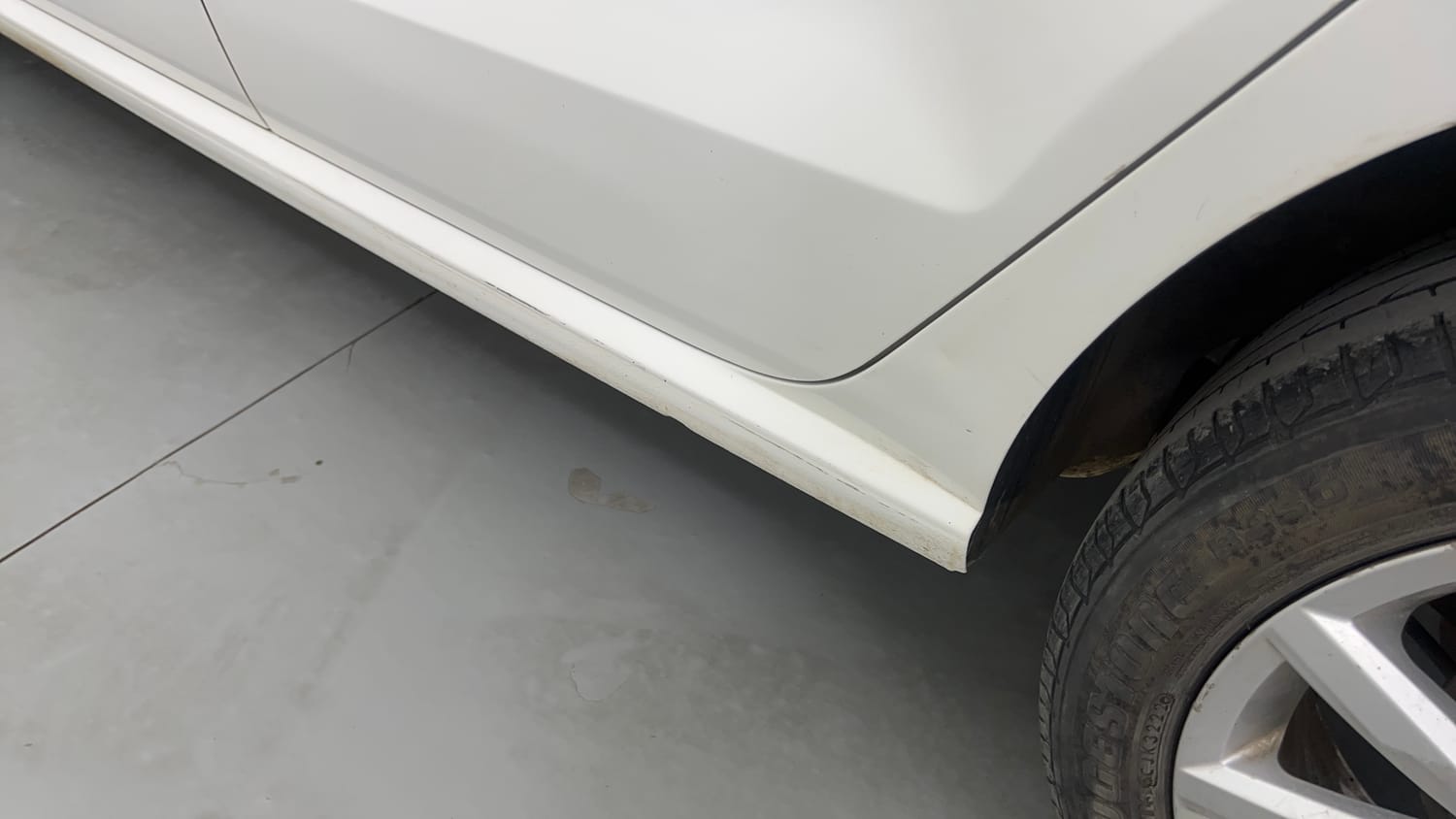 Used 2019 Volkswagen Ameo Highline Plus 1.5L AT (D)16 Alloy Diesel Automatic dents MINOR DENT
