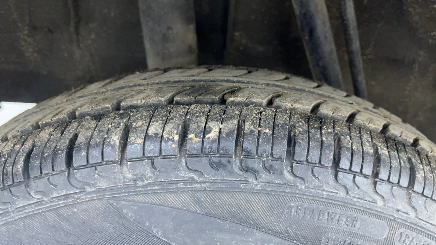 Used 2017 Renault Kwid 1.0 RXT AMT Petrol Automatic tyres RIGHT REAR TYRE TREAD VIEW