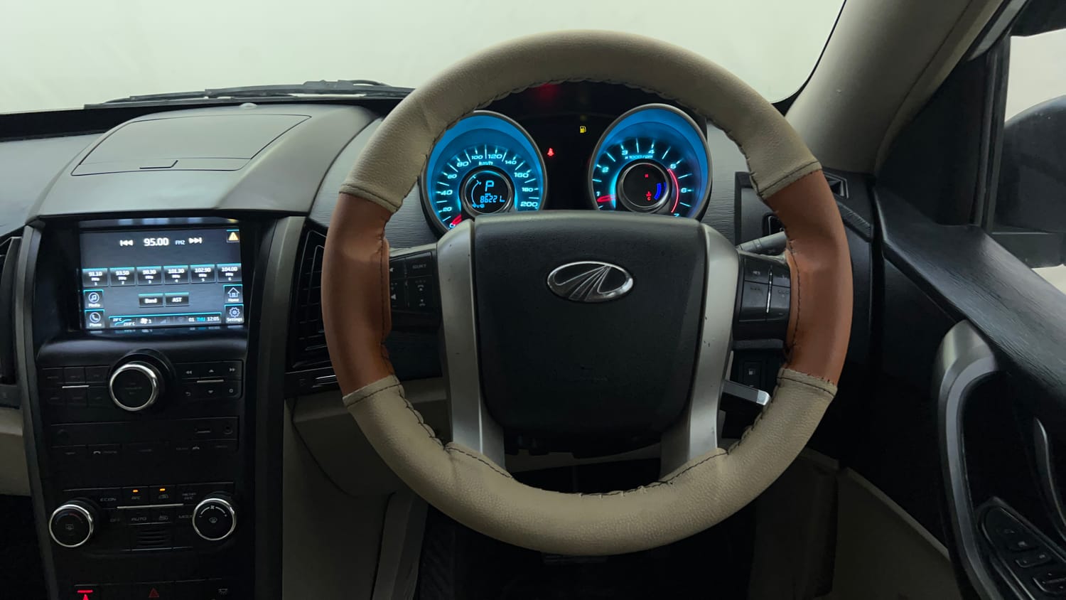 Used 2016 Mahindra XUV500 W10 AT Diesel Automatic interior STEERING VIEW