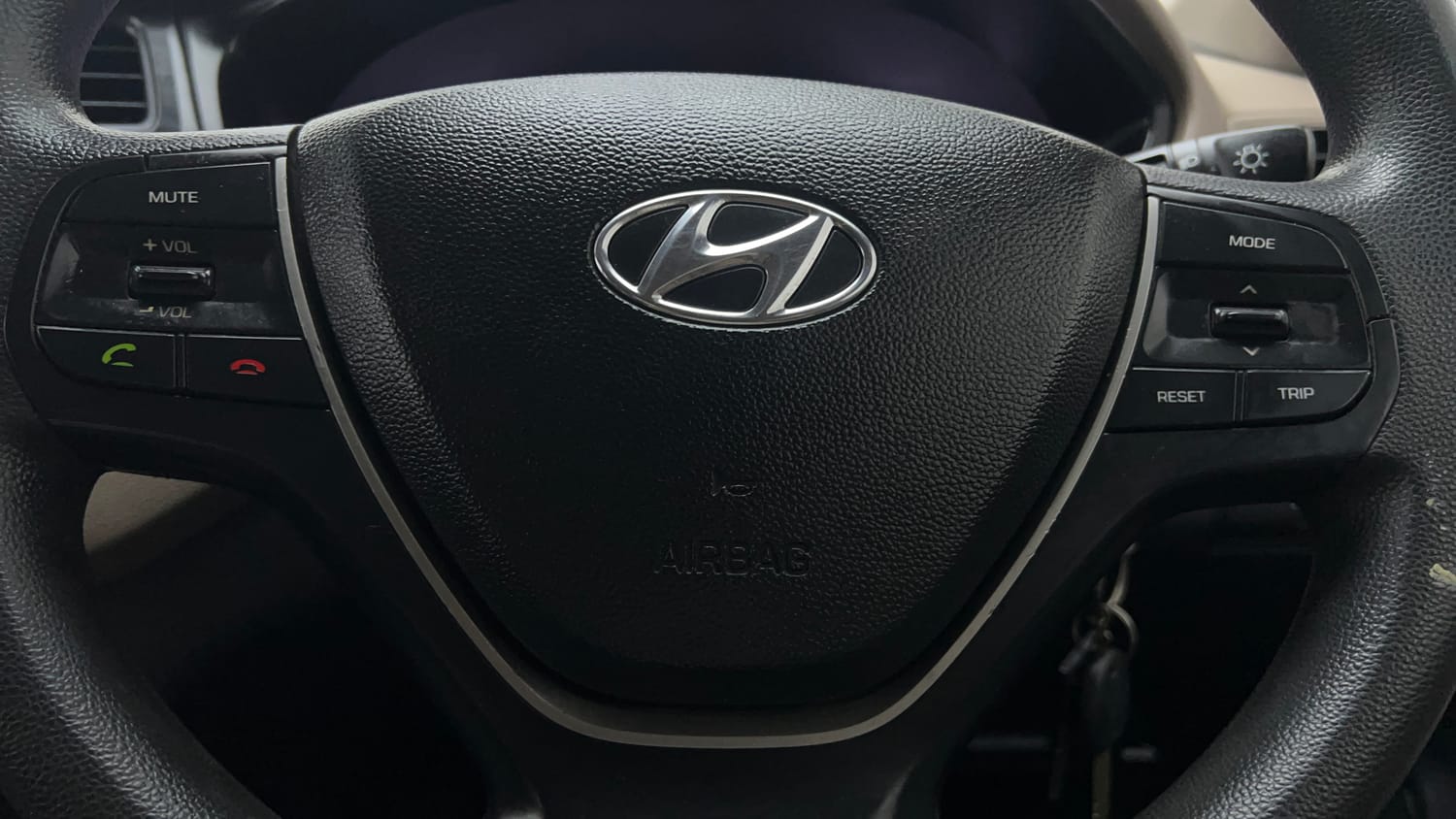 Used 2015 Hyundai Elite i20 Sportz 1.2 Petrol Manual top_features Airbags