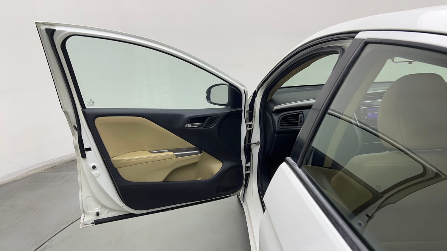 Used 2016 Honda City VX CVT Petrol Automatic interior LEFT FRONT DOOR OPEN VIEW