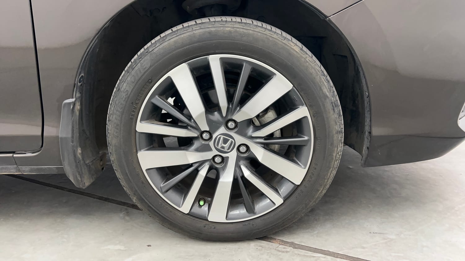 Used 2022 Honda City VX Petrol Petrol Manual tyres RIGHT FRONT TYRE RIM VIEW