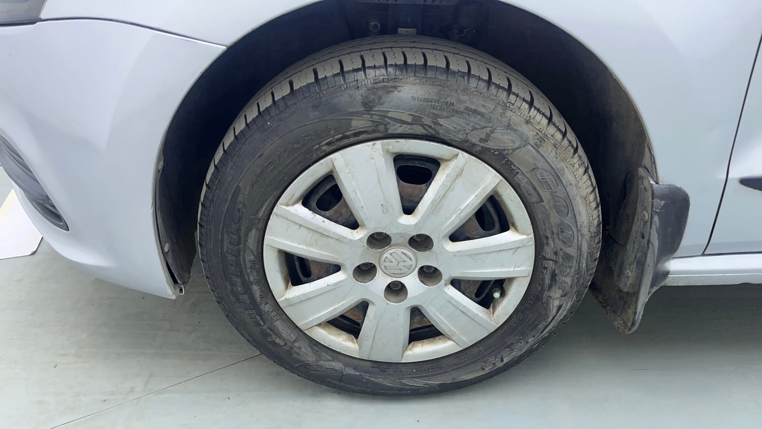 Used 2015 Volkswagen Polo Trendline 1.2L (P) Petrol Manual tyres LEFT FRONT TYRE RIM VIEW