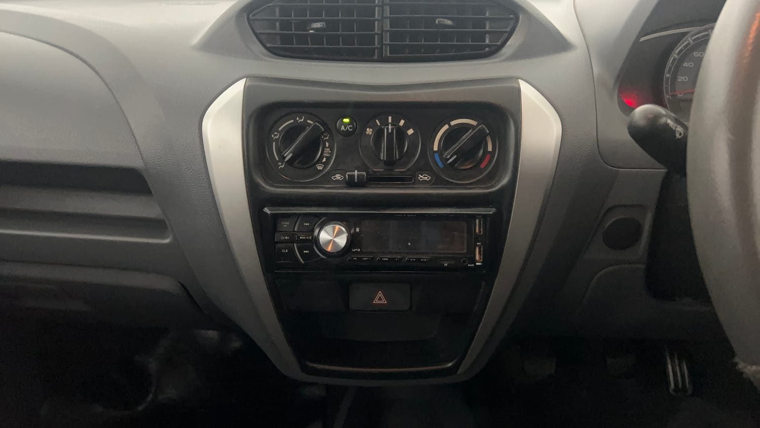 Used 2013 Maruti Suzuki Alto 800 Lxi Petrol Manual interior MUSIC SYSTEM & AC CONTROL VIEW