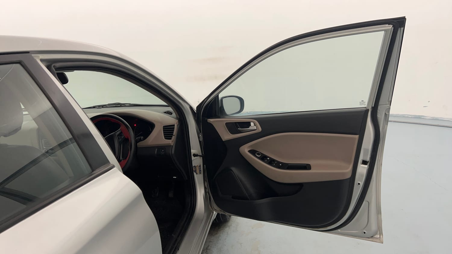 Used 2014 Hyundai Elite i20 Sportz 1.2 Petrol Manual interior RIGHT FRONT DOOR OPEN VIEW