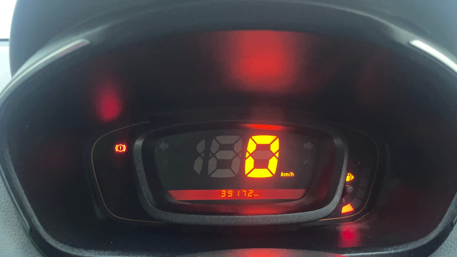 Used 2018 Renault Kwid 1.0 RXT Petrol Manual interior CLUSTERMETER VIEW