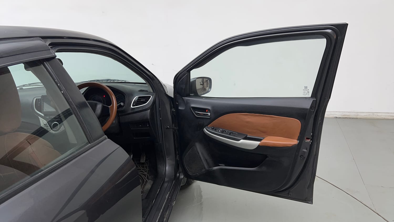 Used 2017 Maruti Suzuki Baleno Delta 1.2 Petrol Manual interior RIGHT FRONT DOOR OPEN VIEW