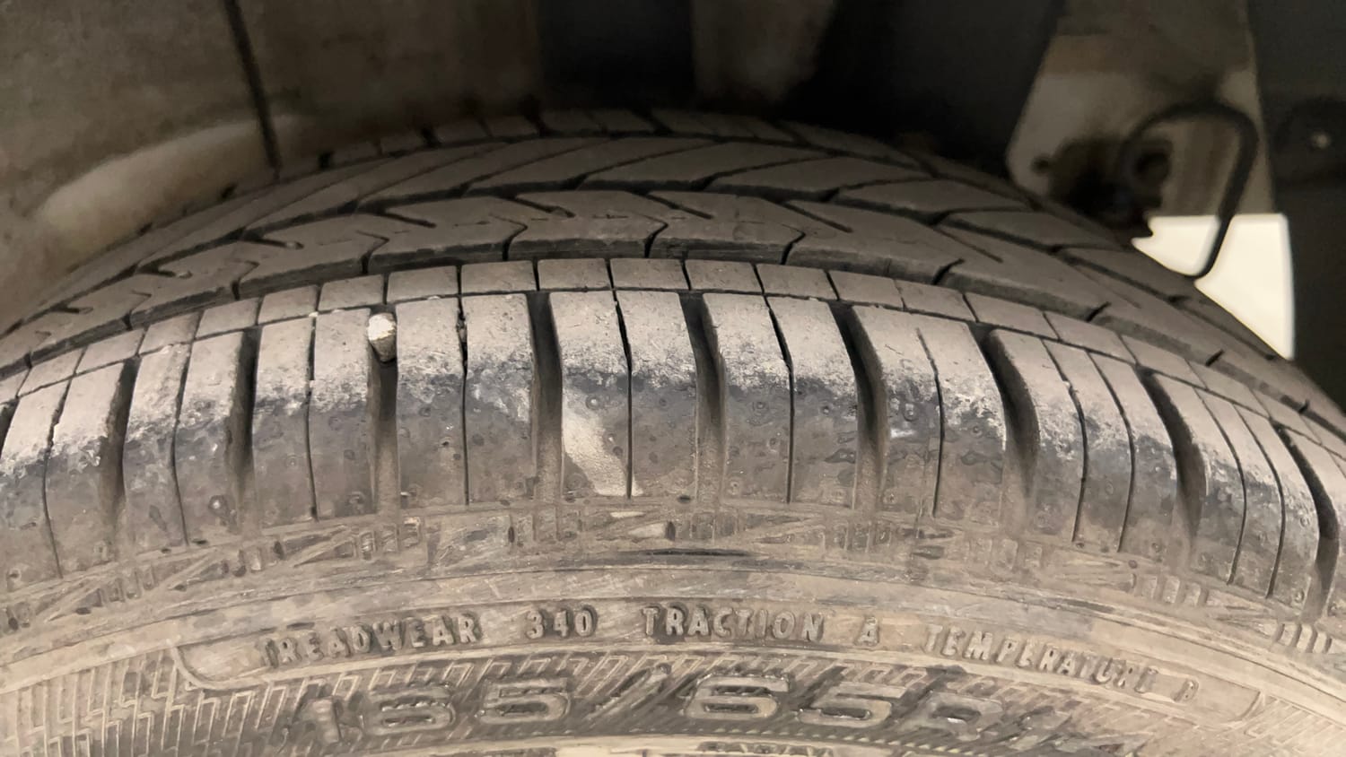 Used 2018 Hyundai Grand i10 Sportz AT 1.2 Kappa VTVT Petrol Automatic tyres LEFT REAR TYRE TREAD VIEW