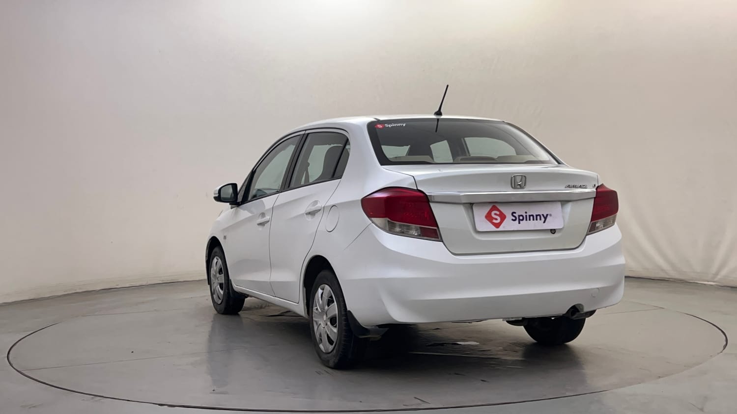 Used 2016 Honda Amaze 1.2 S i-VTEC Petrol Manual exterior LEFT REAR CORNER VIEW