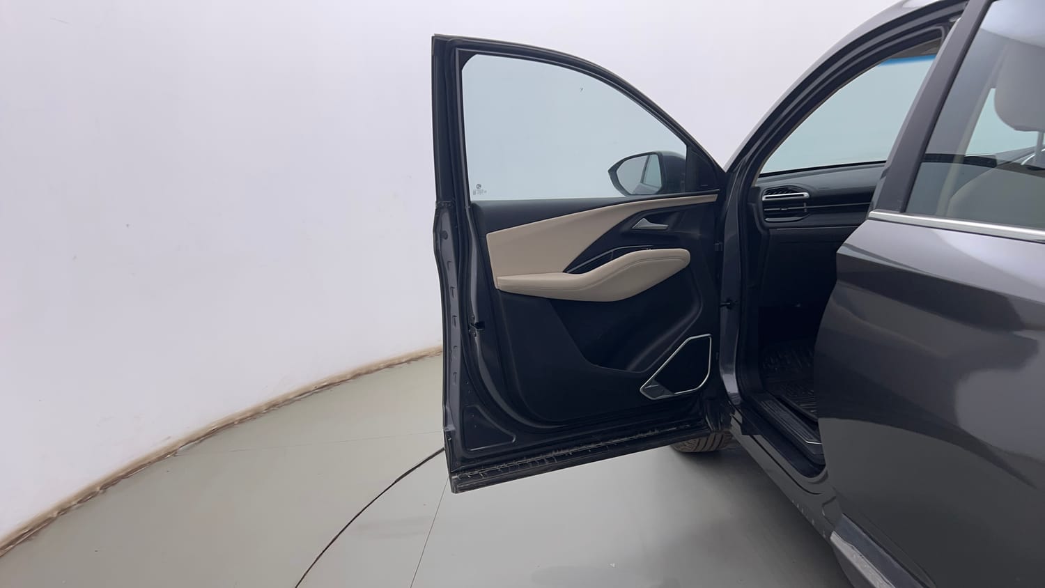 Used 2023 MG Motors Hector Smart Pro 1.5 Turbo MT Petrol Manual interior LEFT FRONT DOOR OPEN VIEW