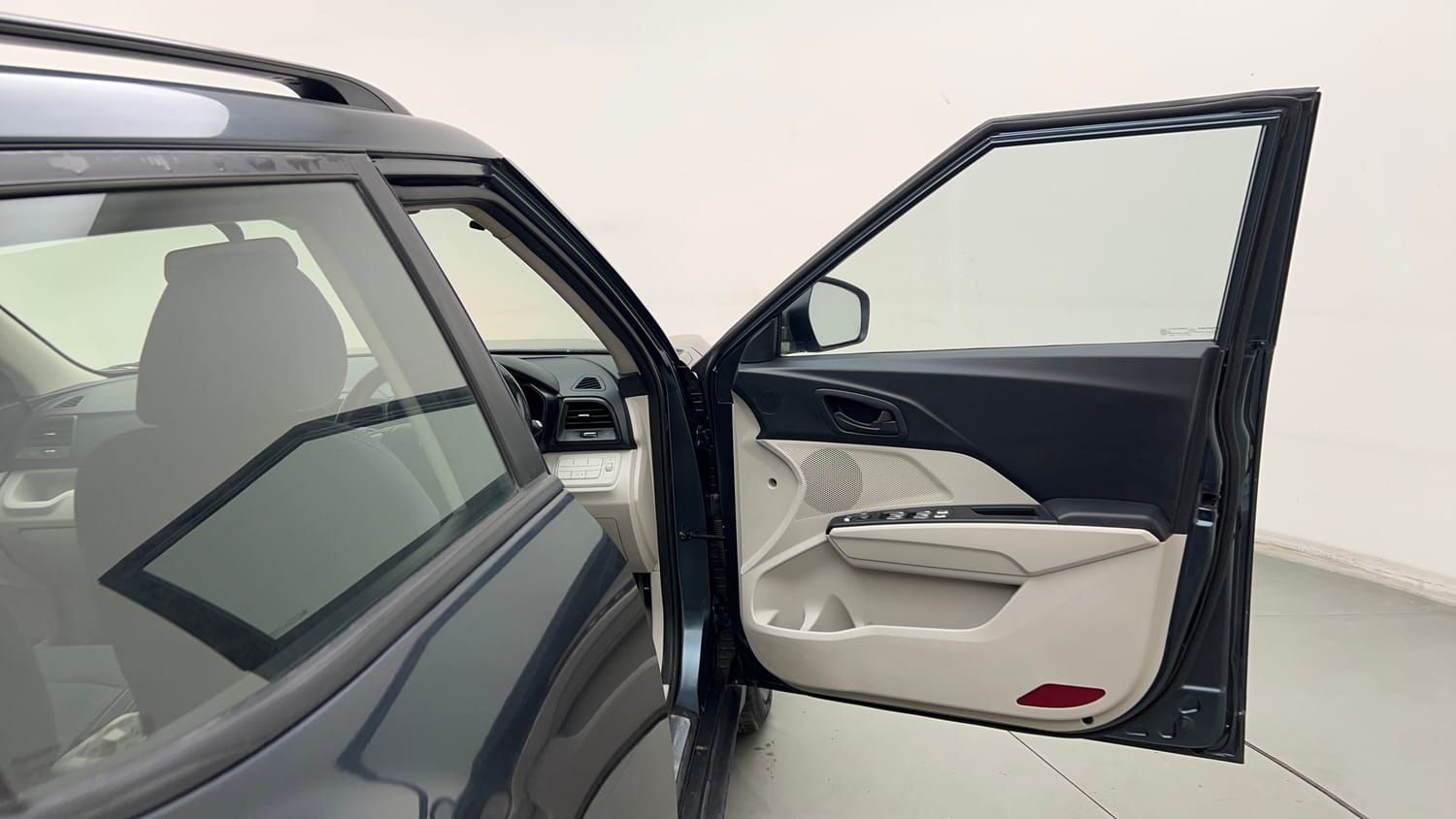 Used 2022 Mahindra XUV 300 W6 1.2 Petrol Petrol Manual interior RIGHT FRONT DOOR OPEN VIEW