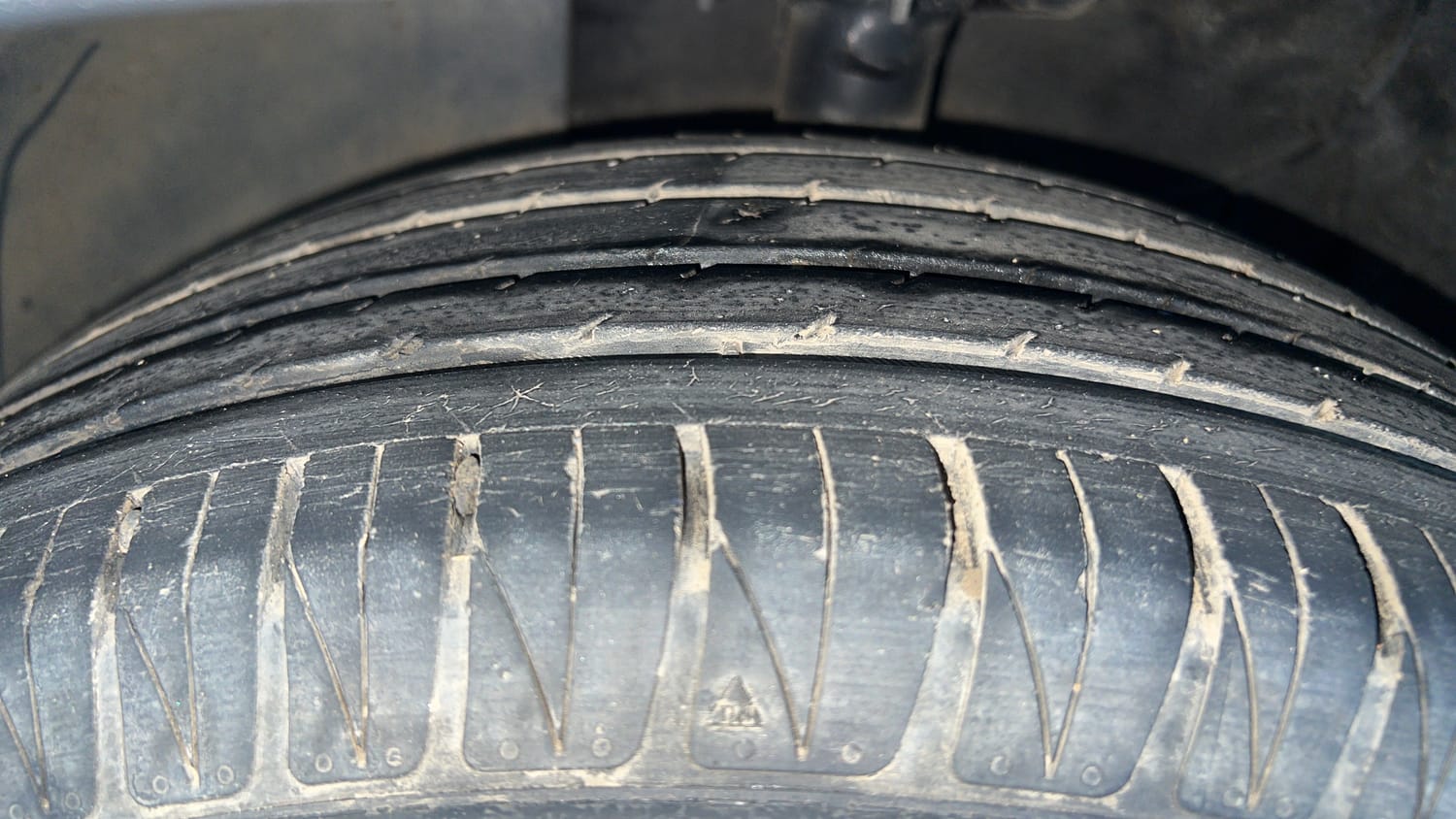Used 2020 Kia Sonet GTX Plus 1.5 Diesel Manual tyres LEFT FRONT TYRE TREAD VIEW