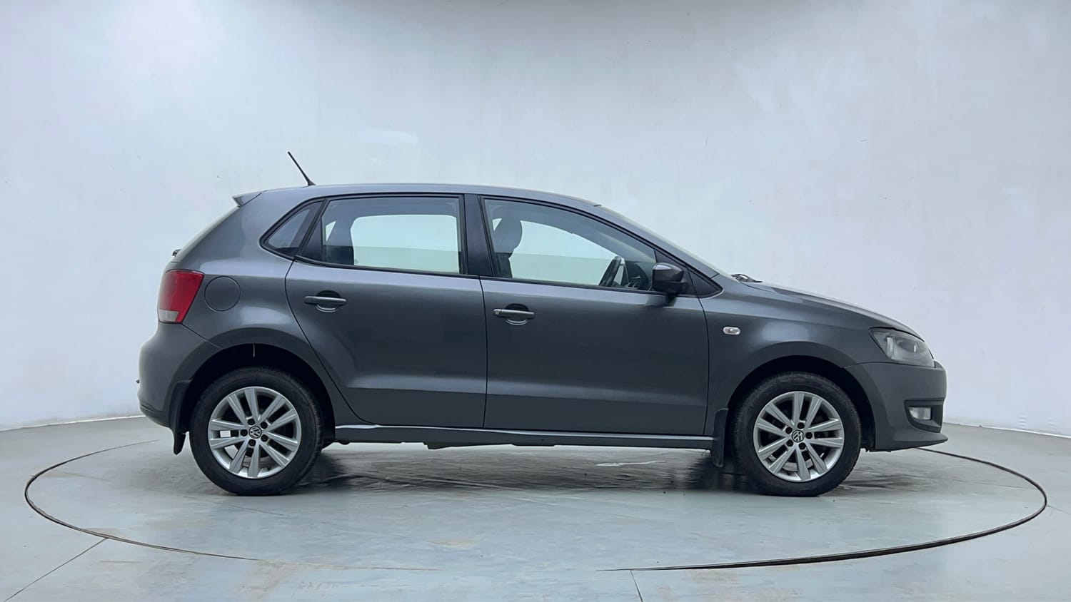 Used 2013 Volkswagen Polo Highline1.2L (P) Petrol Manual exterior RIGHT SIDE VIEW