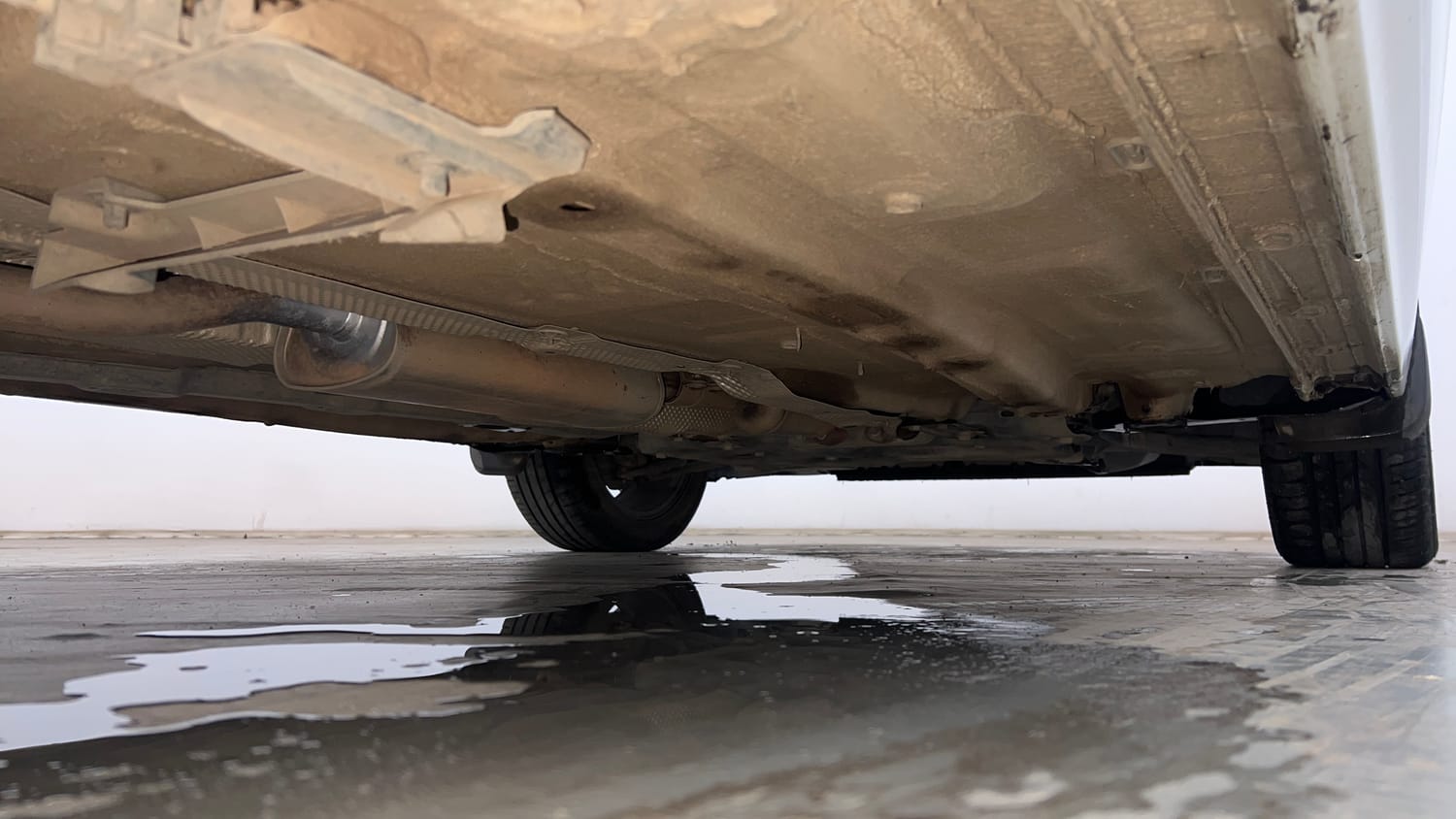 Used 2024 Volkswagen Virtus Topline 1.0 TSI AT Petrol Automatic extra REAR RIGHT UNDERBODY VIEW