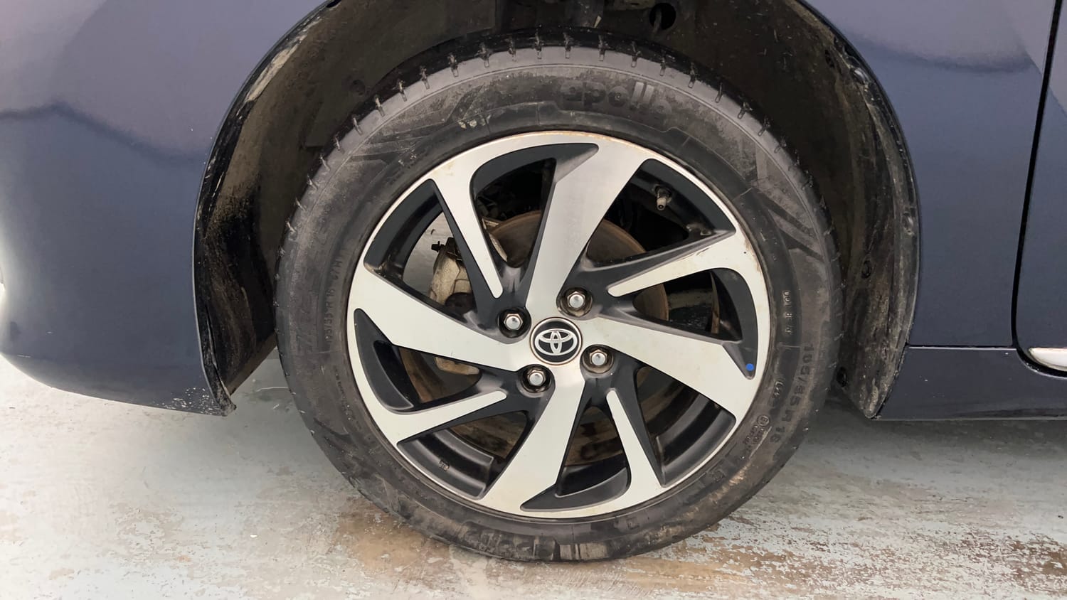Used 2022 Toyota Glanza V AMT Petrol Automatic tyres LEFT FRONT TYRE RIM VIEW
