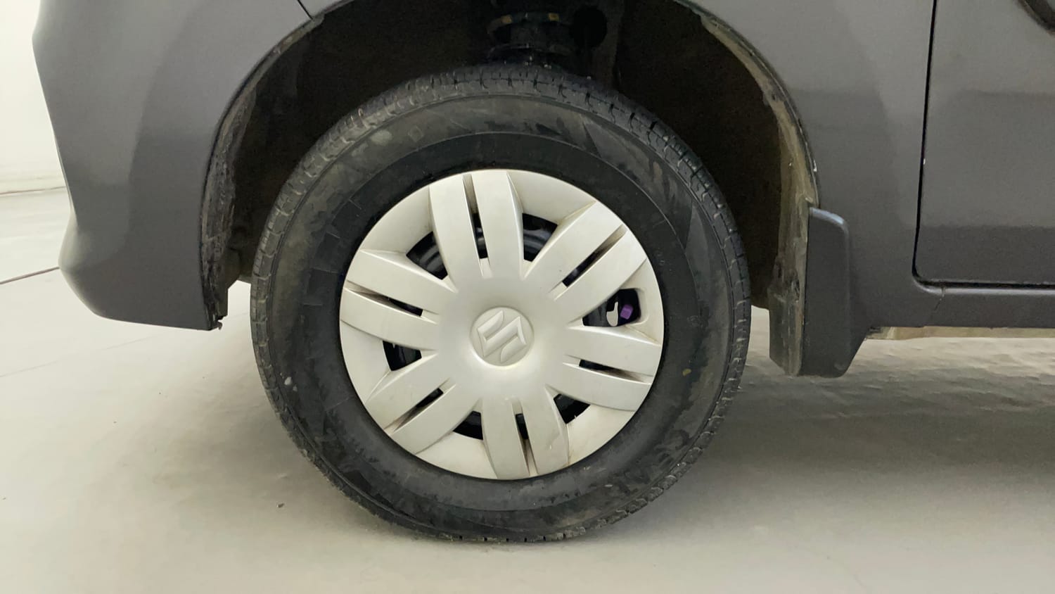 Used 2017 Maruti Suzuki Alto 800 LXi Petrol Manual tyres LEFT FRONT TYRE RIM VIEW