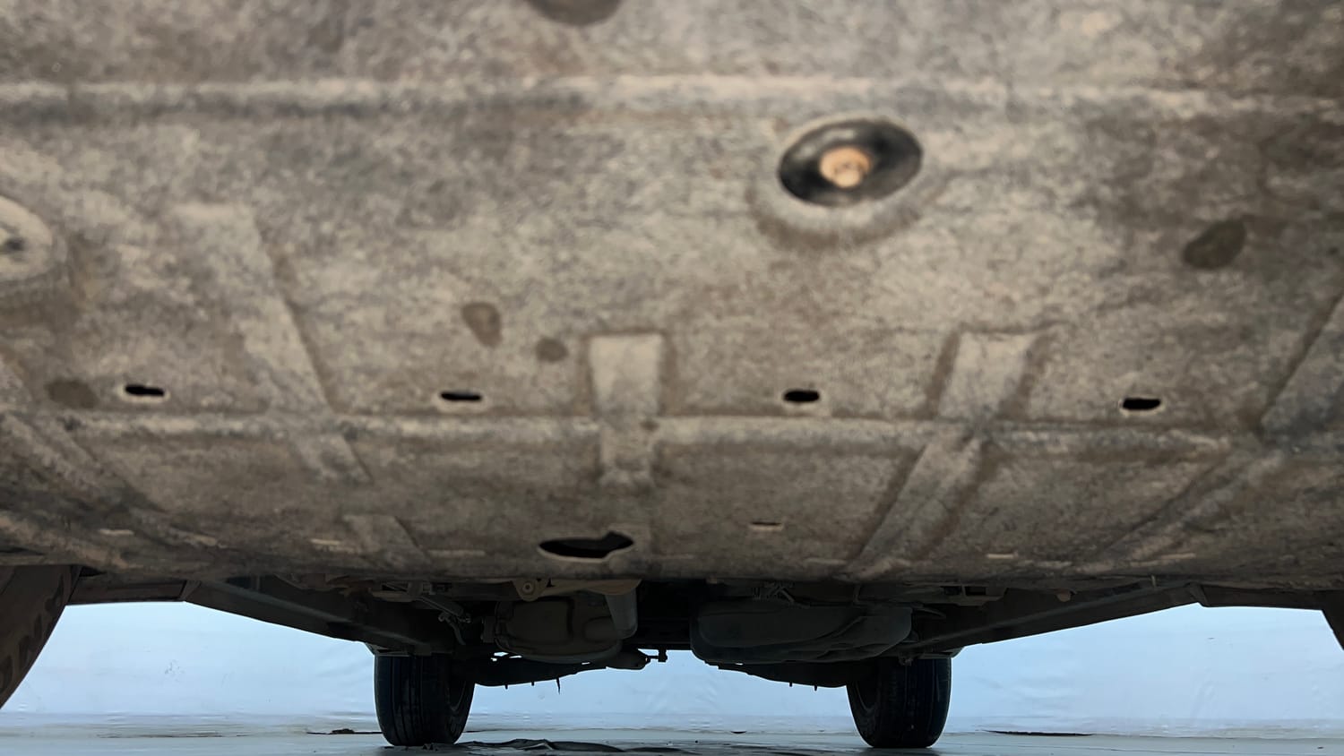 Used 2021 Mahindra XUV700 AX 7 Diesel AT Luxury Pack 7 STR Diesel Automatic extra FRONT LEFT UNDERBODY VIEW