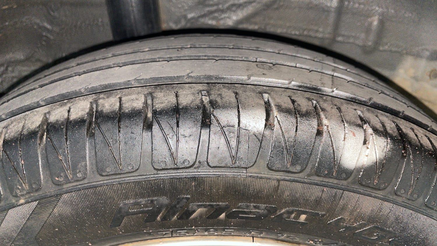 Used 2018 Honda Amaze 1.2 VX MT Petrol Petrol Manual tyres RIGHT REAR TYRE TREAD VIEW