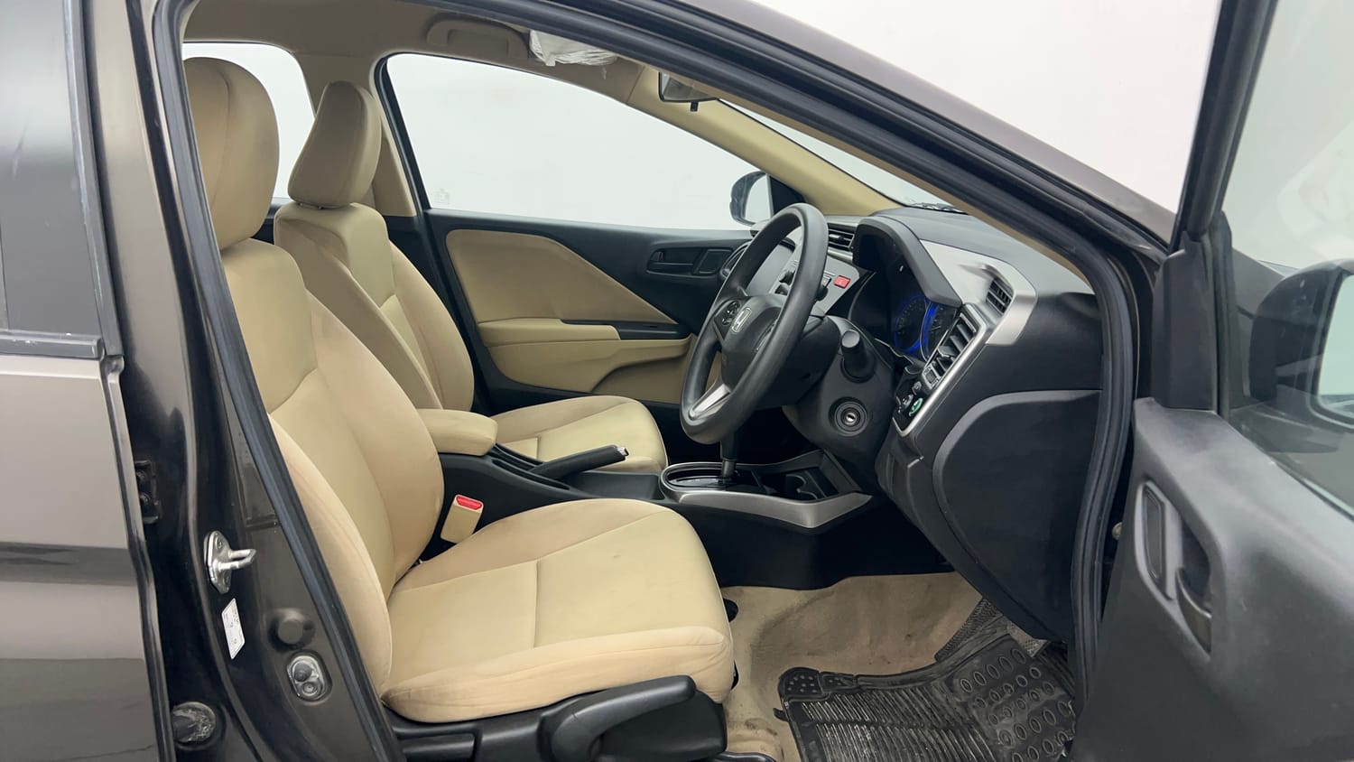 Used 2015 Honda City SV CVT Petrol Automatic interior RIGHT SIDE FRONT DOOR CABIN VIEW