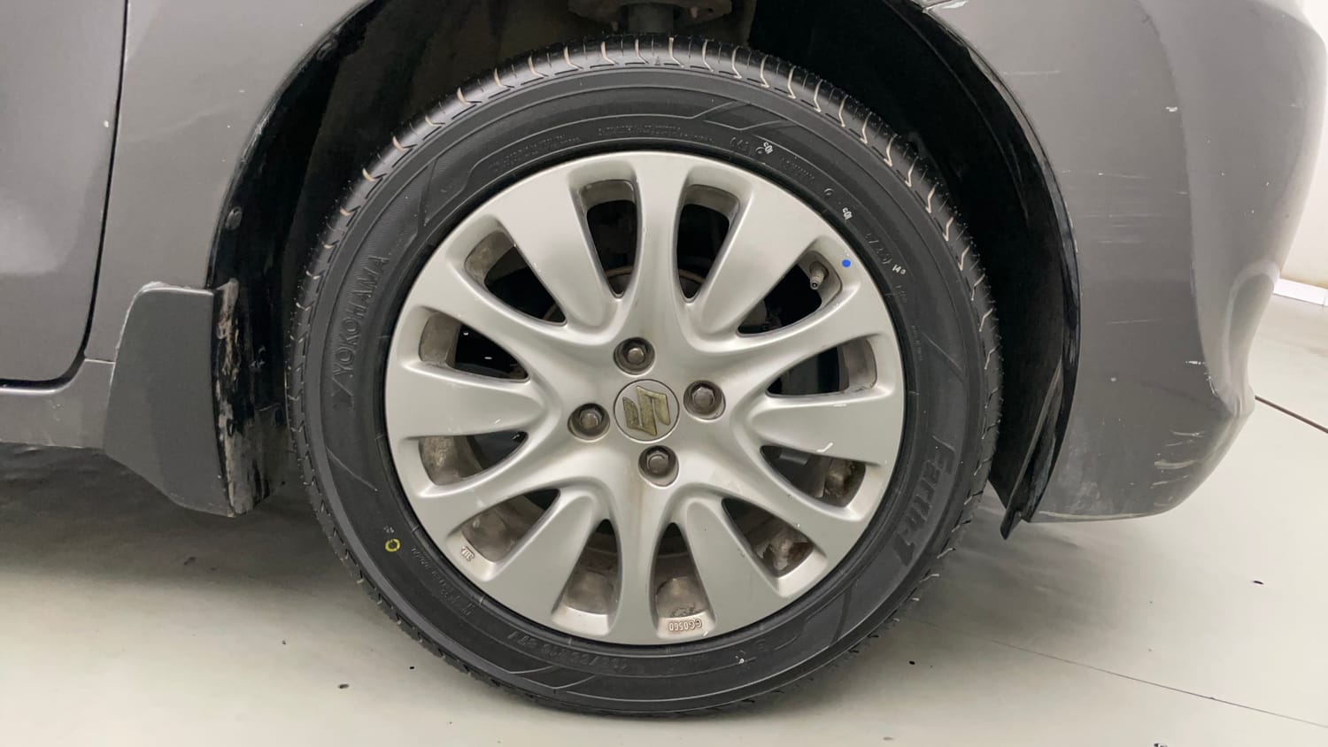 Used 2017 Maruti Suzuki Baleno Alpha 1.2 Petrol Manual tyres RIGHT FRONT TYRE RIM VIEW