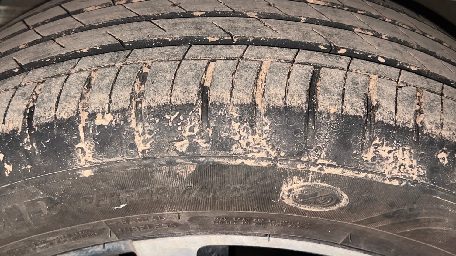 Used 2023 MG Motors Hector Smart Pro 1.5 Turbo MT Petrol Manual tyres LEFT FRONT TYRE TREAD VIEW