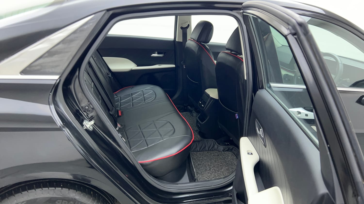 Used 2025 Hyundai Verna SX 1.5 Petrol IVT Petrol Automatic interior RIGHT SIDE REAR DOOR CABIN VIEW