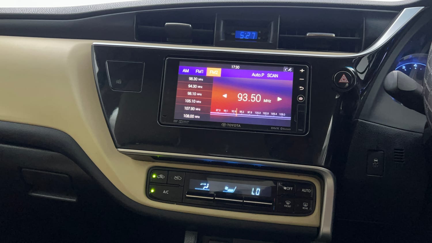 Used 2017 Toyota Corolla Altis VL CVT Petrol Petrol Automatic interior MUSIC SYSTEM & AC CONTROL VIEW