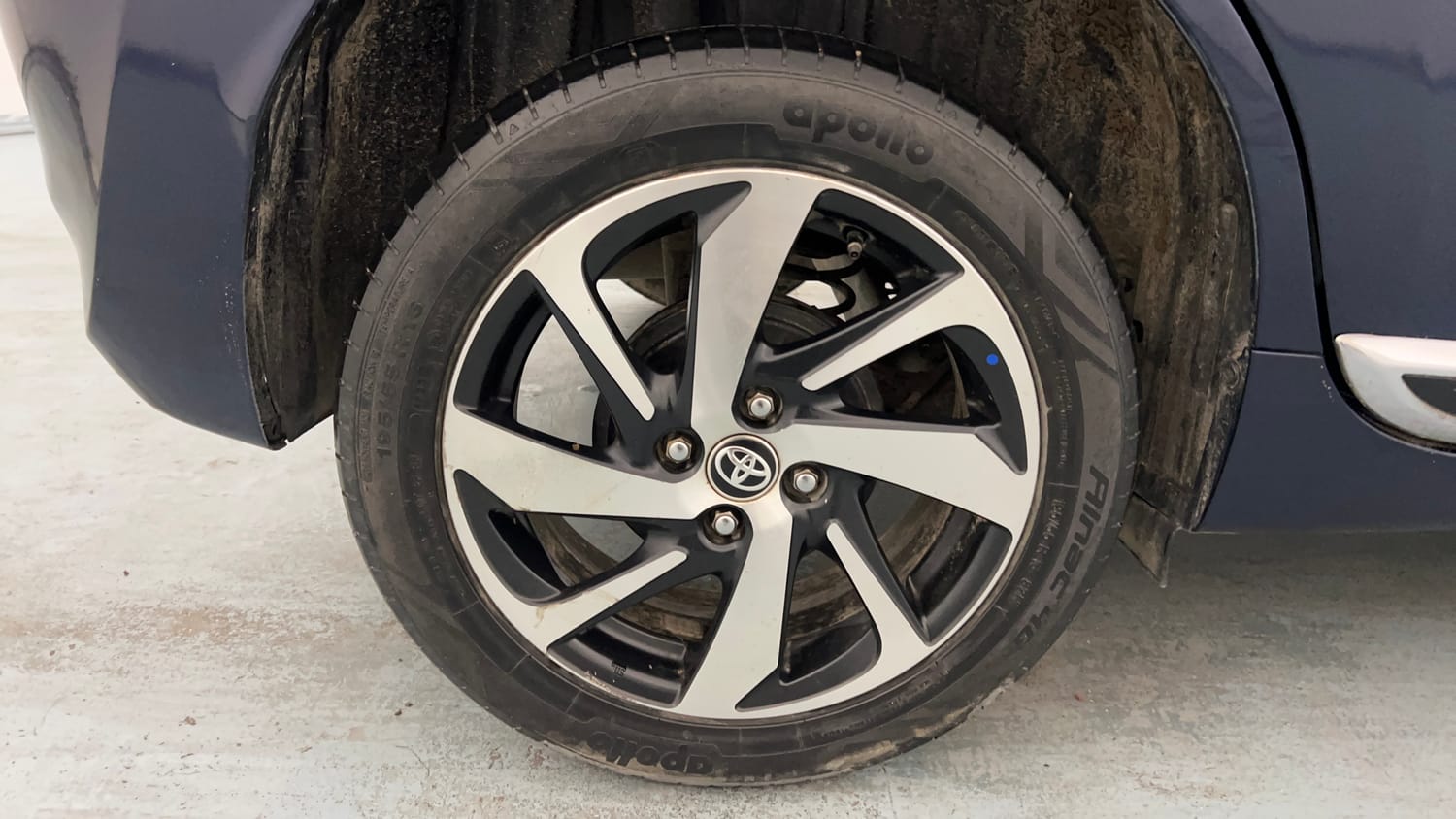 Used 2022 Toyota Glanza V AMT Petrol Automatic tyres RIGHT REAR TYRE RIM VIEW